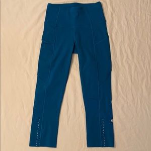 Lululemon Fast and Free Crop II 19” in blue size 2